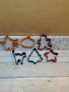 Metal Holiday Cookie Cutters Set of 7  New